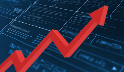 ElFabricante.dev, Comercio electrónico. Letrero con la palabra open destacada y una mujer sonriendo detrás.